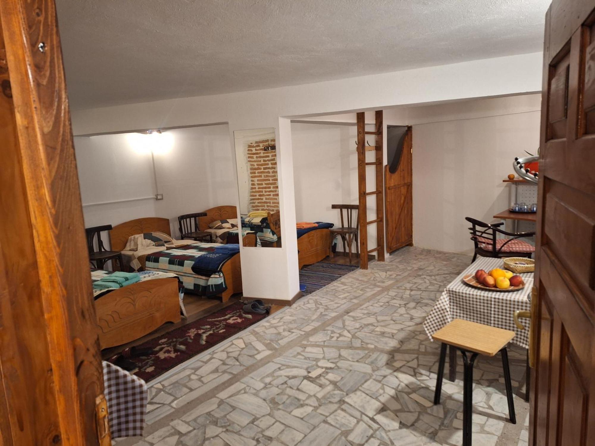 At Pikotiko'S - Korca City Rooms For Rent Exterior photo